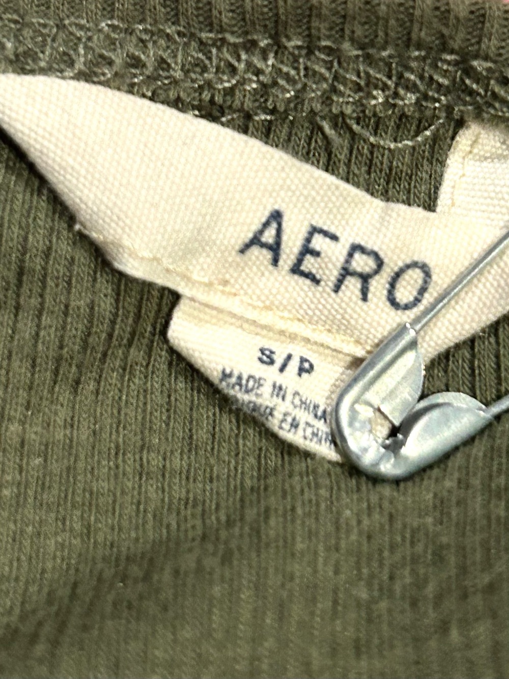 ‘AERO’ Ribbed Green Baby Tee with Button Details - Picture 4 of 4